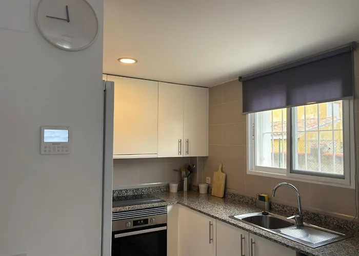 En Con 3 Dobles Y Piscina A 150 Metros De La Playa Les Deveses Apartment