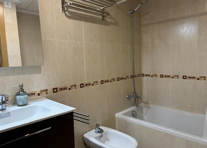 En Con 3 Dobles Y Piscina A 150 Metros De La Playa Les Deveses